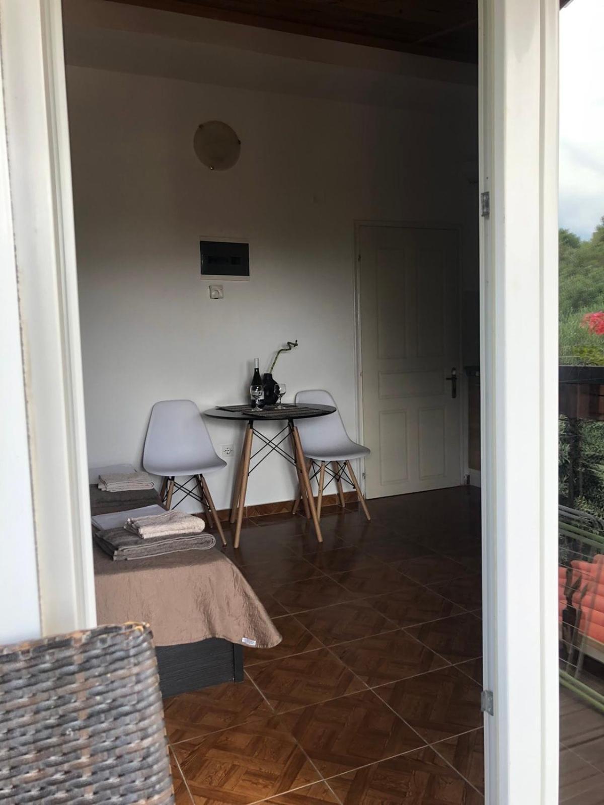 Daisy Apartment